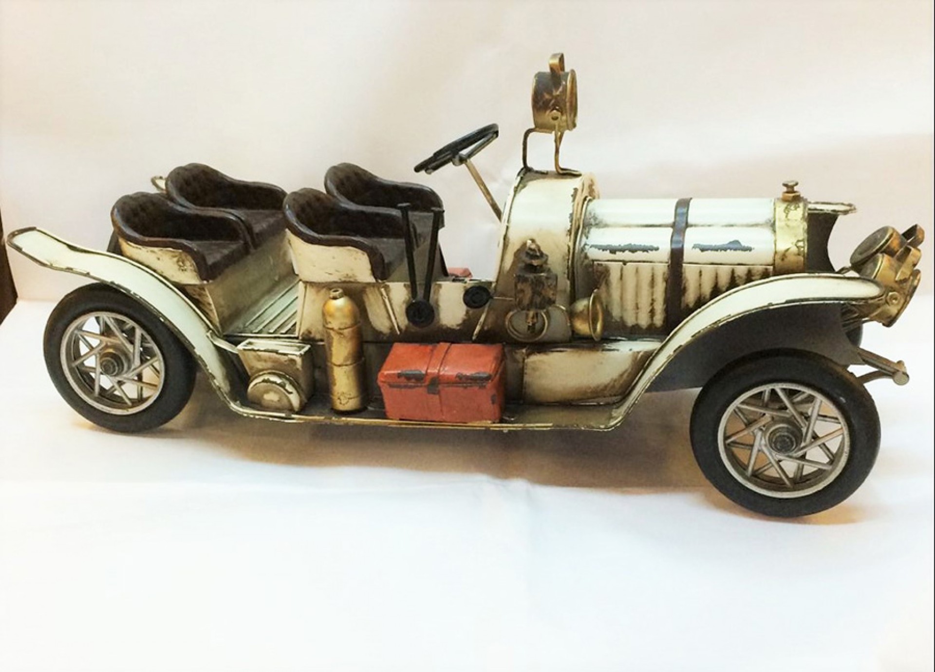 Dekorativna figura CAR