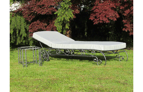 Ručno kovana tapecirana vrtna ležaljka na kotačima s nastavljivim naslonom 